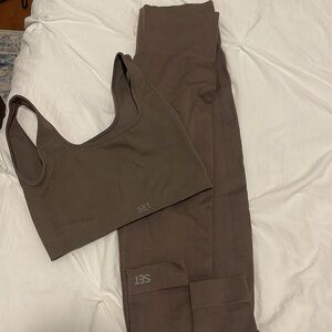 Set active ribbed workout legging and sports bra MEDIUM